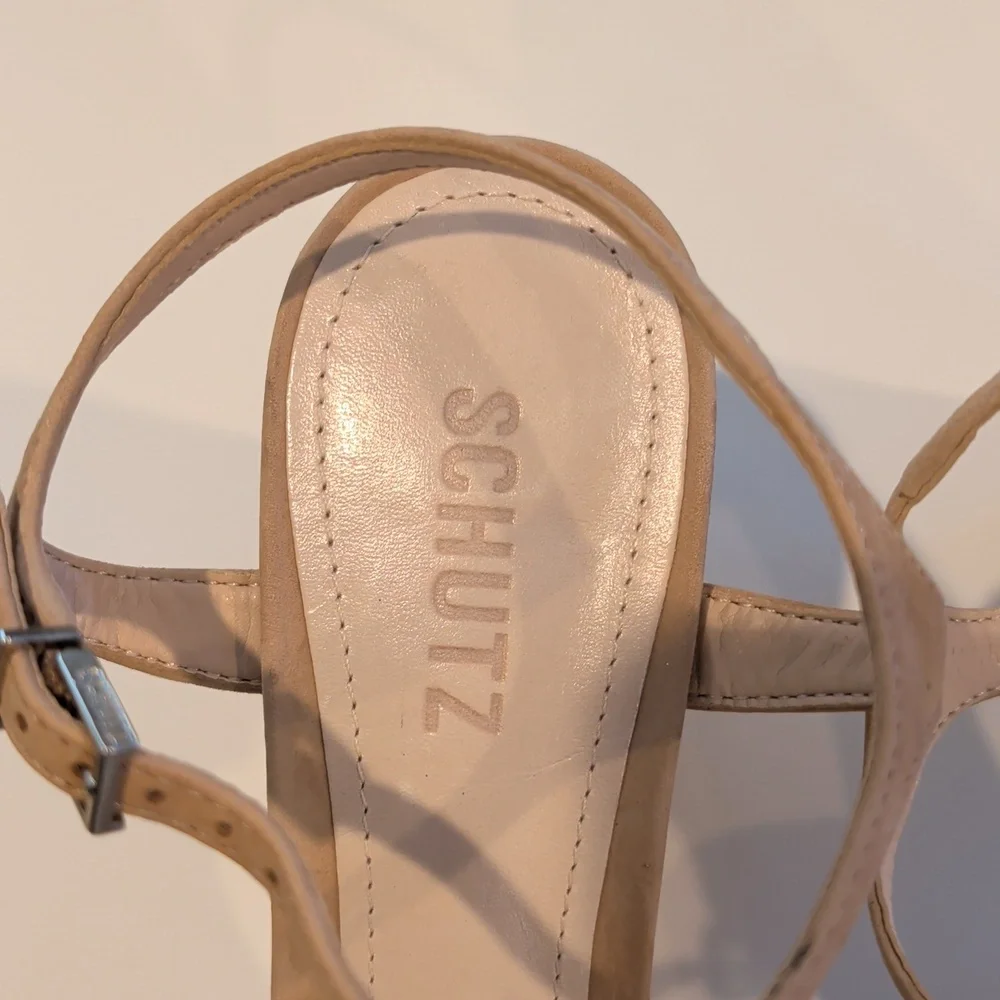 Schutz, Keefa, Beige Ankle Strap Platform Sandals/Heels. Size 8